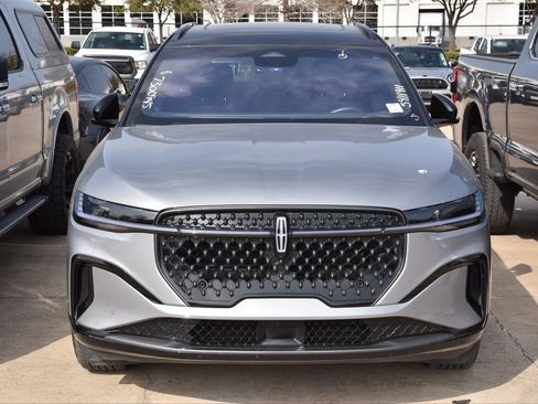 Used 2024 Lincoln Nautilus Reserve w/ Equipment Group 202A image 3