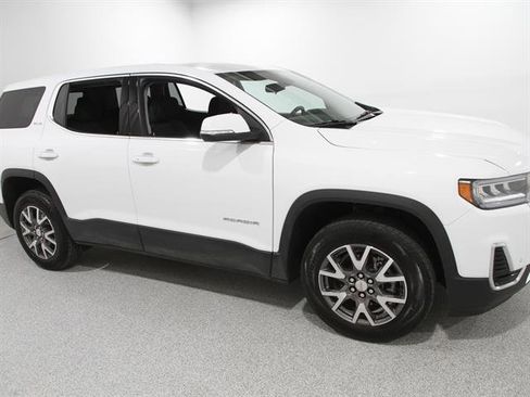 Used 2023 GMC Acadia SLE image 1