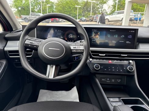 Used 2025 Hyundai Sonata SEL FWD image 13