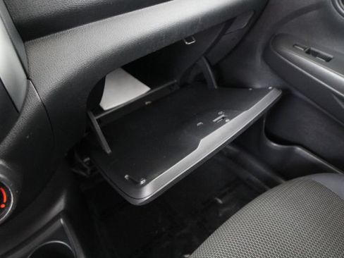 Used 2013 Nissan Versa SV w/ Convenience Pkg FWD image 38