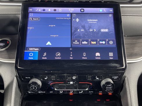 Used 2023 Jeep Grand Cherokee Limited image 22