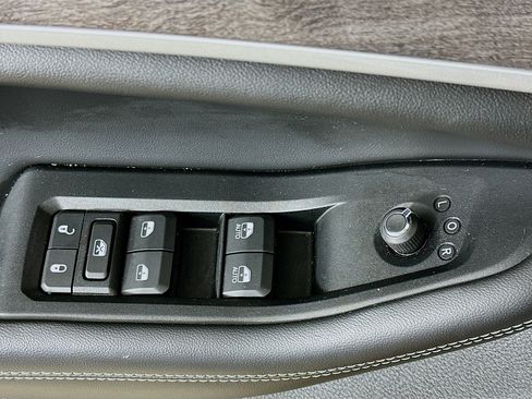 Used 2023 Jeep Grand Cherokee Limited image 15