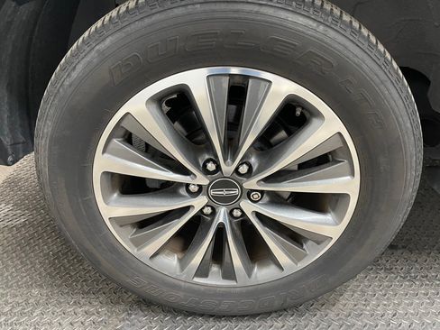Used 2016 Lincoln Navigator Select RWD image 39