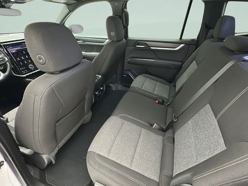 Used 2025 GMC Acadia Elevation AWD/4WD image 9