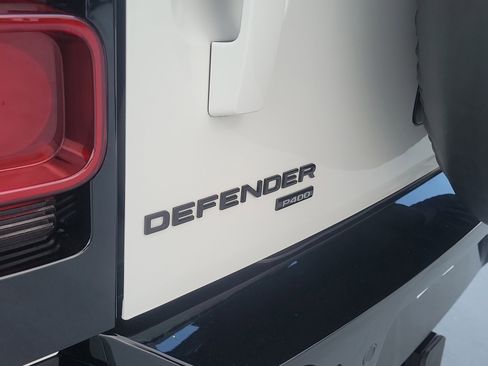 Used 2023 Land Rover Defender 110 X-Dynamic SE AWD/4WD image 9