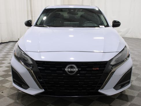 Used 2023 Nissan Altima 2.5 SR w/ SR Premium Package FWD image 32