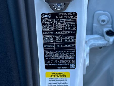 Used 2024 Land Rover Range Rover Evoque Dynamic SE image 18