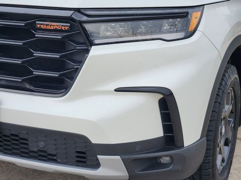 Used 2025 Honda Pilot TrailSport image 9