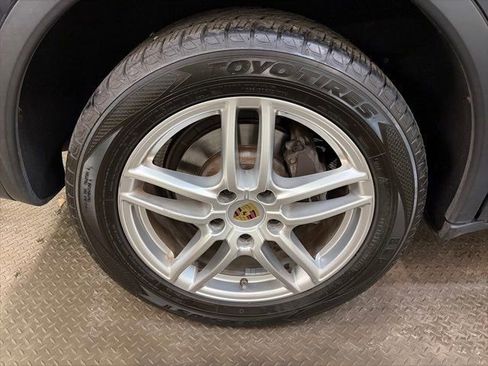 Used 2016 Porsche Cayenne w/ Premium Package image 38