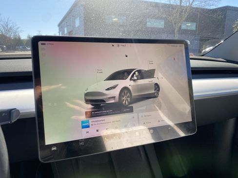 Used 2023 Tesla Model Y Long Range image 23