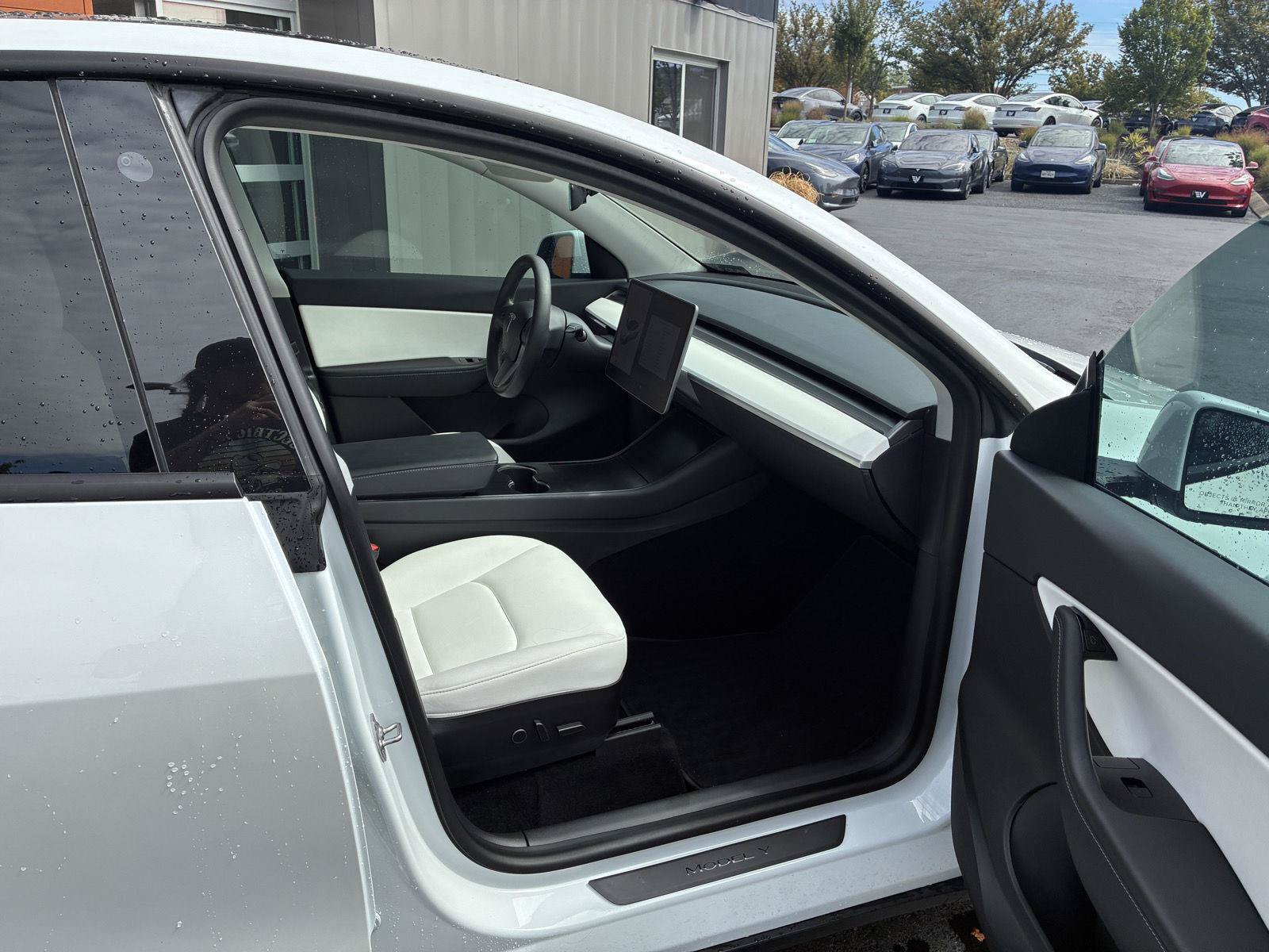 Used 2021 Tesla Model Y Long Range AWD/4WD image 8