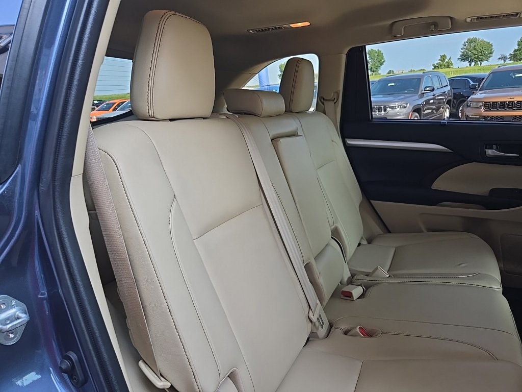 Used 2019 Toyota Highlander XLE FWD image 78