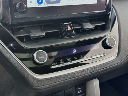 Used 2025 Toyota Corolla Cross AWD Hybrid w/ Moonroof Package image 12