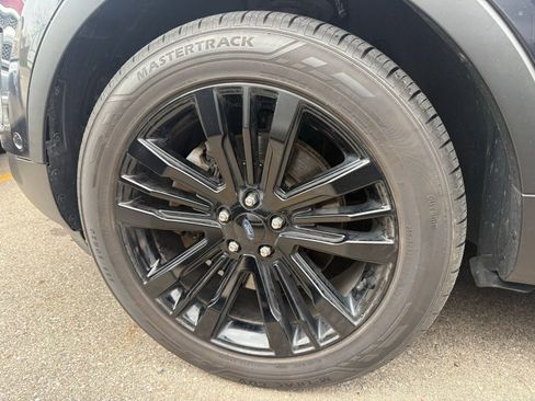 Used 2017 Ford Explorer Platinum AWD/4WD image 9