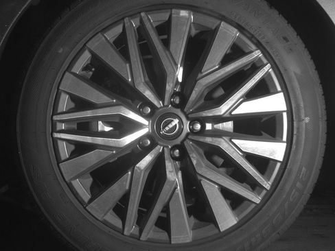 Used 2025 Nissan Altima 2.5 SV FWD image 12