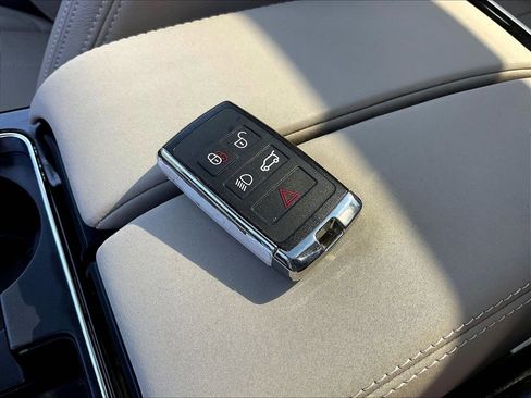 Used 2023 Land Rover Range Rover Velar S AWD/4WD image 34