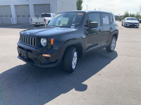 Certified 2023 Jeep Renegade Latitude AWD/4WD image 5