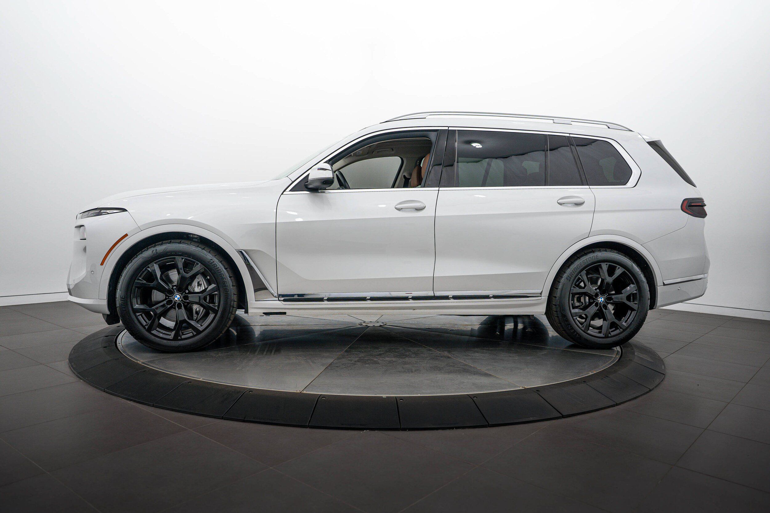 Used 2023 BMW X7 xDrive40i w/ Parking Assistance Package AWD/4WD image 6