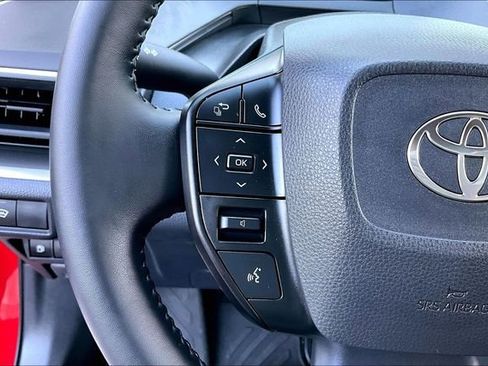 Used 2024 Toyota Prius LE FWD image 10