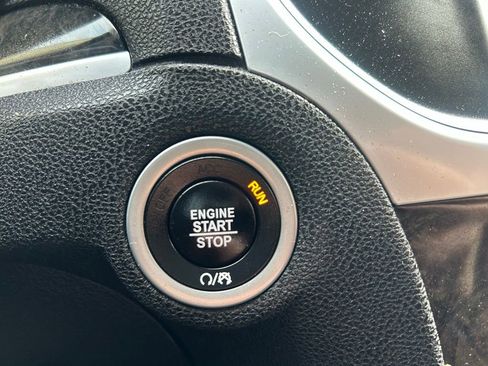 Used 2022 Chrysler 300 Touring L w/ Comfort Group image 11