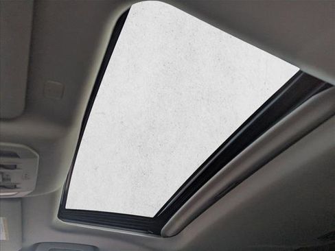 Used 2022 Toyota Highlander XLE image 11