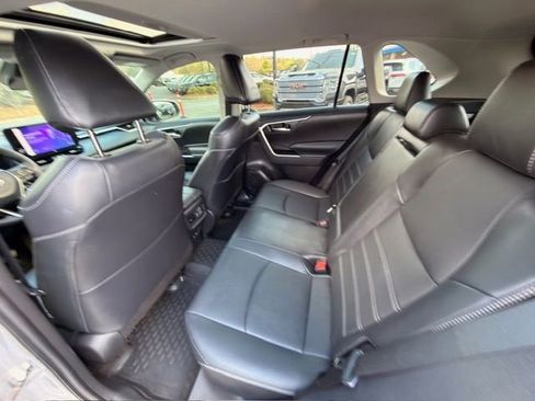Used 2023 Toyota RAV4 XLE Premium image 8