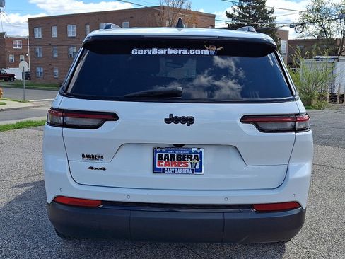 Used 2023 Jeep Grand Cherokee L Laredo image 4