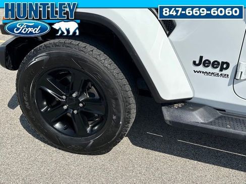 Used 2021 Jeep Wrangler Unlimited Sahara AWD/4WD image 7