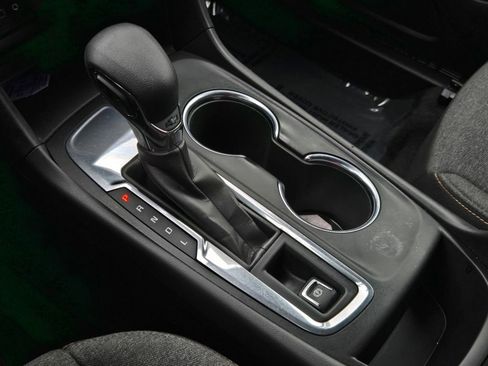 Used 2023 Chevrolet Equinox LT image 16