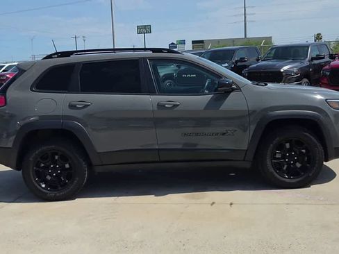 Used 2022 Jeep Cherokee Latitude w/ Sun & Sound Group AWD/4WD image 9