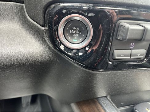 Used 2025 Chevrolet Silverado 1500 High Country image 51