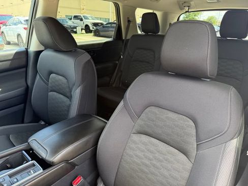 Used 2024 Nissan Pathfinder SV FWD image 12