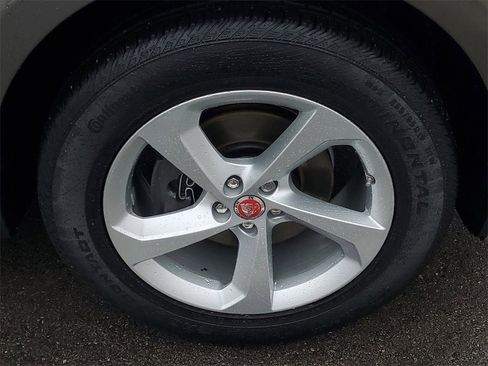 Used 2020 Jaguar F-PACE Premium image 5