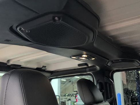 Used 2023 Jeep Wrangler Sahara w/ Cold Weather Group image 17