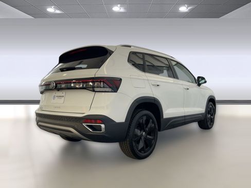 New 2026 Volkswagen Taos SE image 9