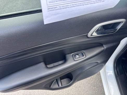 Used 2022 Jeep Grand Cherokee Laredo X image 12