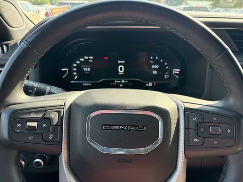 Used 2023 GMC Yukon Denali AWD/4WD image 11