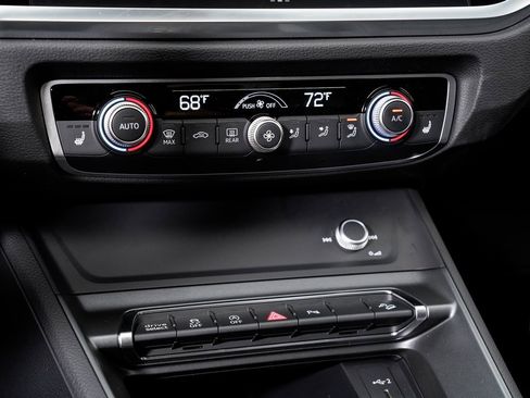 Certified 2025 Audi Q3 2.0T Premium image 16