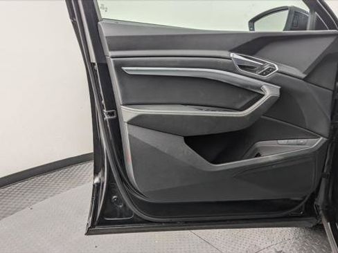 Used 2023 Audi e-tron Premium image 13