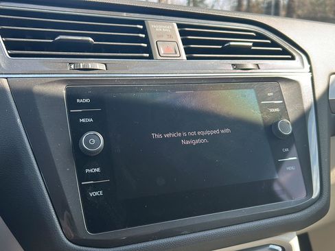 Certified 2022 Volkswagen Tiguan SE image 16