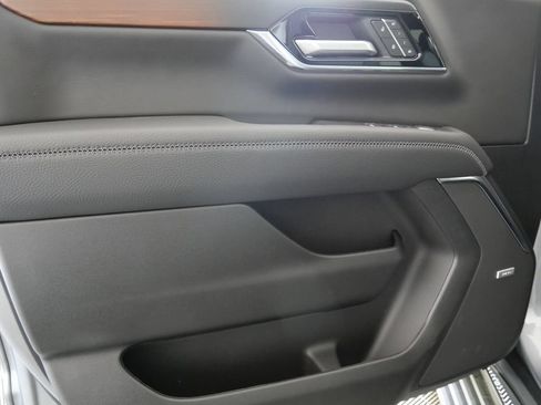 New 2026 GMC Yukon XL Denali w/ Sun & Power Step Package AWD/4WD image 12