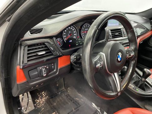 Used 2015 BMW M4 Coupe w/ Executive Package RWD image 33