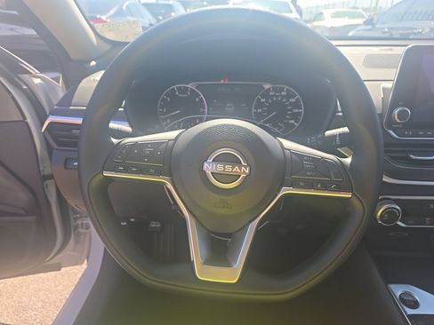 Used 2026 Nissan Altima 2.5 SV FWD image 8