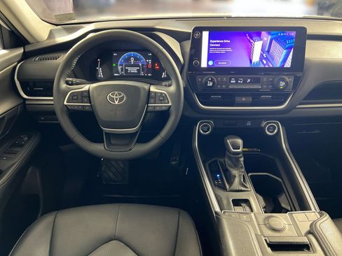 Used 2024 Toyota Grand Highlander AWD image 24