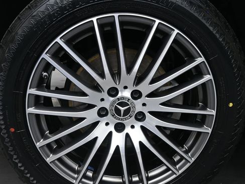 Used 2024 Mercedes-Benz GLC 300 4MATIC image 28