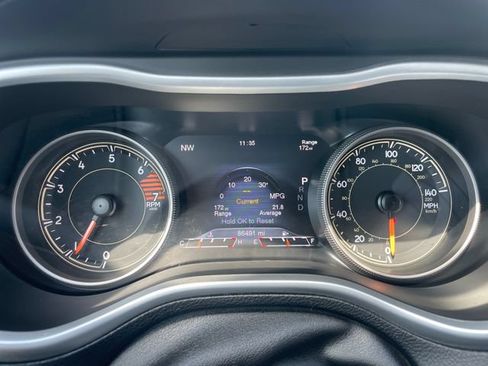Used 2017 Jeep Cherokee Trailhawk AWD/4WD image 9
