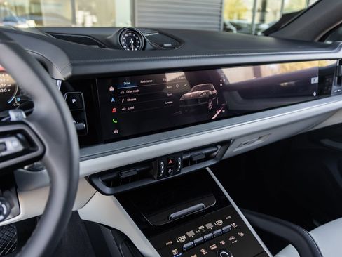 Certified 2026 Porsche Cayenne E-Hybrid AWD/4WD image 32