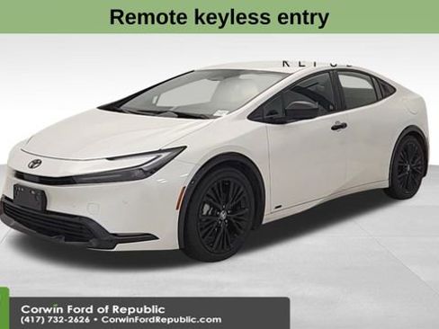 Used 2025 Toyota Prius AWD image 3