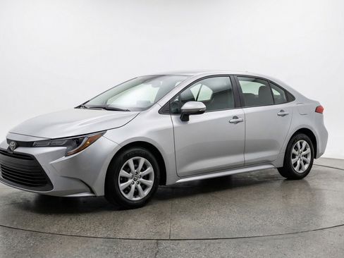Used 2025 Toyota Corolla LE FWD image 3