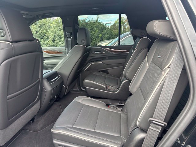 Used 2023 Cadillac Escalade Premium Luxury AWD/4WD image 15